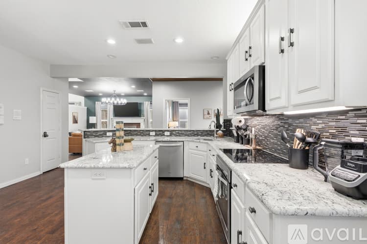 Haltom City House: 5717 Christy Ln