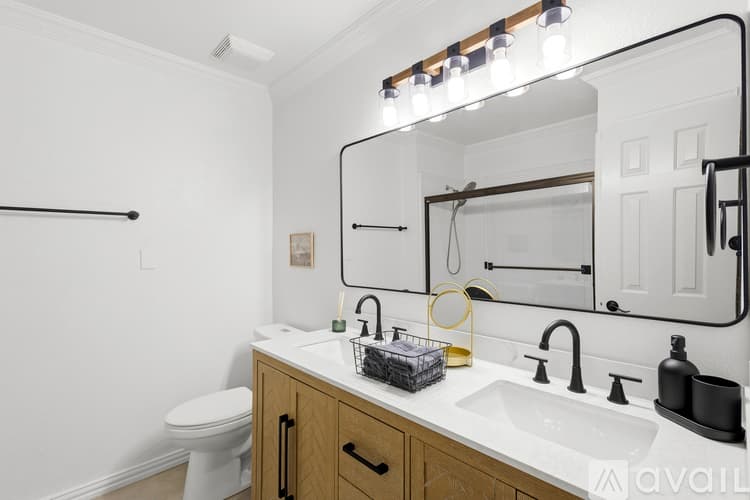 Haltom City House: 5717 Christy Ln