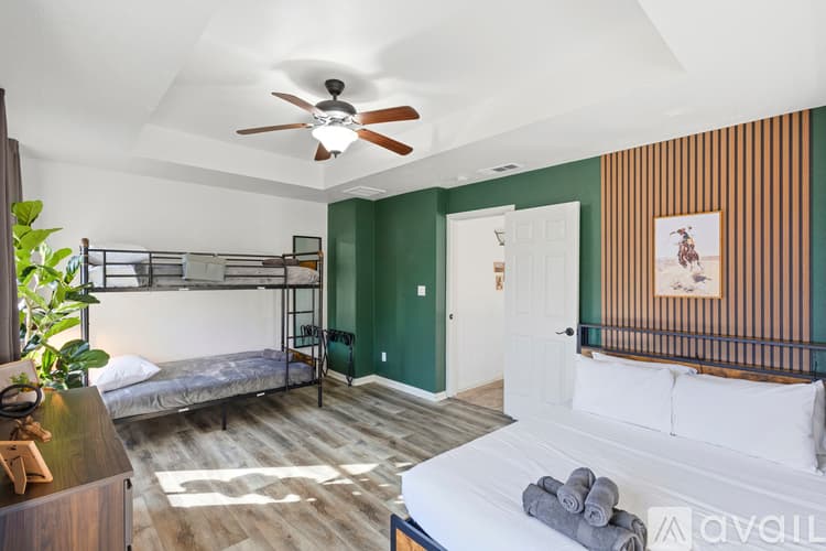 Haltom City House: 5717 Christy Ln