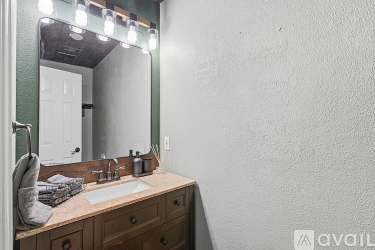Haltom City House: 5717 Christy Ln