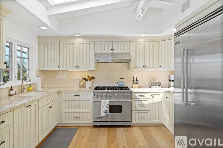 Malibu House: 30081 Harvester Rd