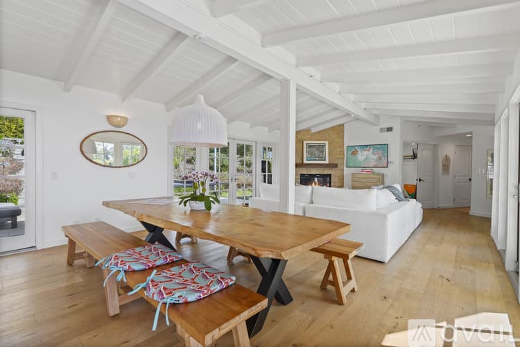 Malibu House: 30081 Harvester Rd