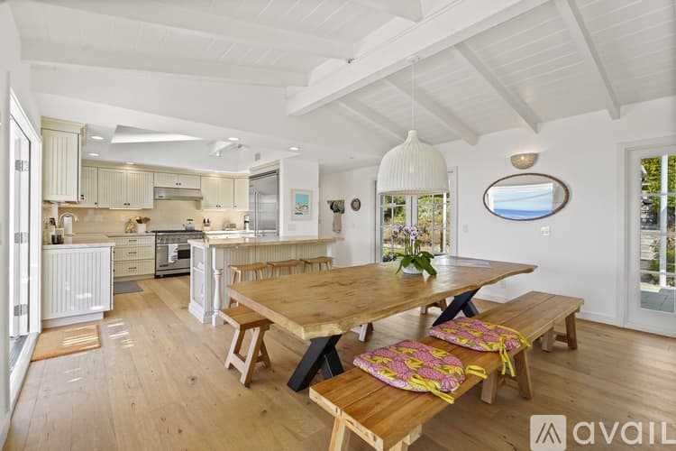 Malibu House: 30081 Harvester Rd