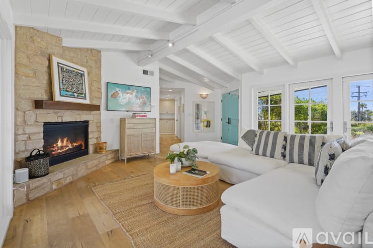 Malibu House: 30081 Harvester Rd