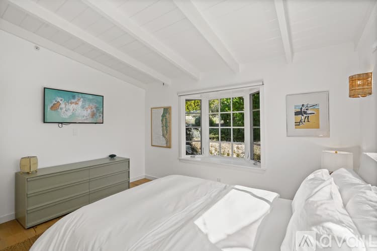 Malibu House: 30081 Harvester Rd