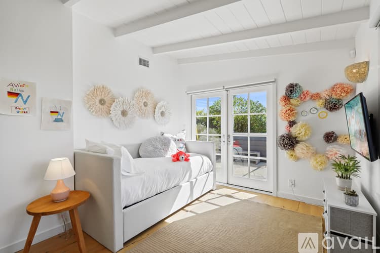 Malibu House: 30081 Harvester Rd