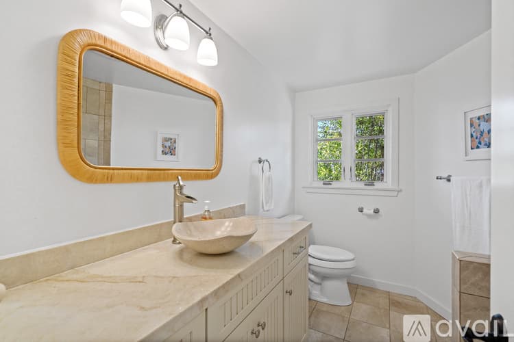 Malibu House: 30081 Harvester Rd