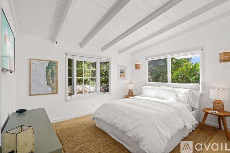 Malibu House: 30081 Harvester Rd