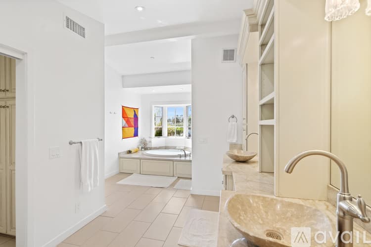 Malibu House: 30081 Harvester Rd