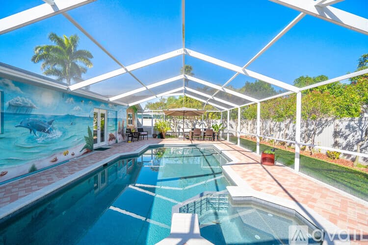 St. Pete Beach House: 3003 W Vina Del Mar Blvd