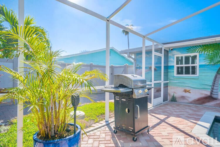 St. Pete Beach House: 3003 W Vina Del Mar Blvd