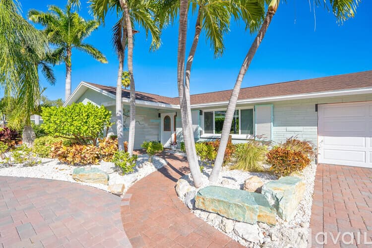 St. Pete Beach House: 3003 W Vina Del Mar Blvd