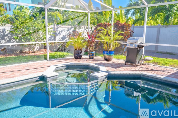 St. Pete Beach House: 3003 W Vina Del Mar Blvd