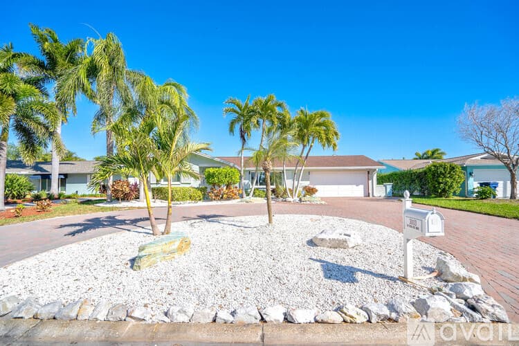 St. Pete Beach House: 3003 W Vina Del Mar Blvd