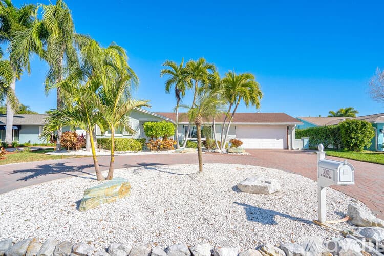 St. Pete Beach House: 3003 W Vina Del Mar Blvd