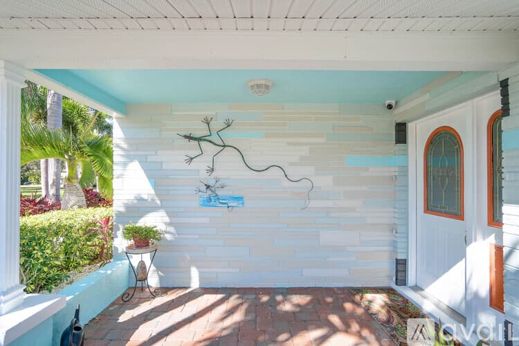 St. Pete Beach House: 3003 W Vina Del Mar Blvd