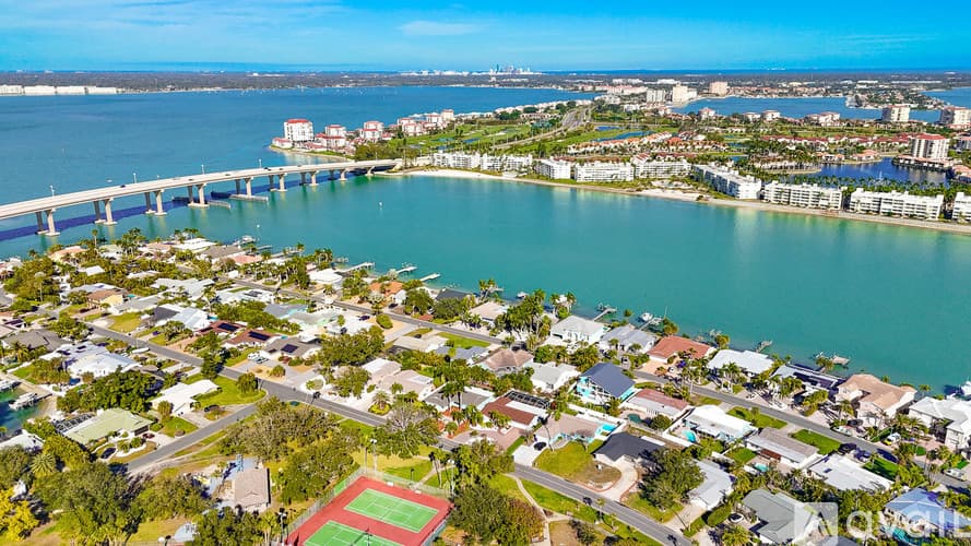 St. Pete Beach House: 3003 W Vina Del Mar Blvd