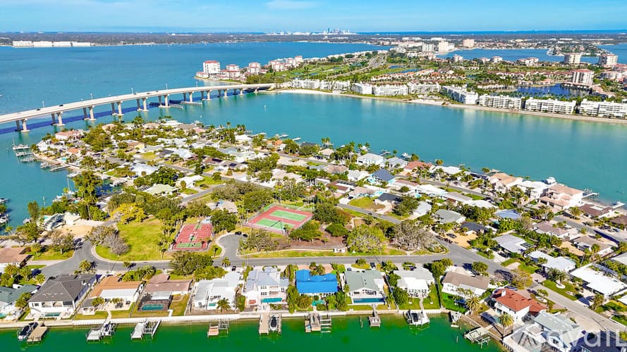 St. Pete Beach House: 3003 W Vina Del Mar Blvd
