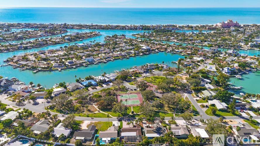 St. Pete Beach House: 3003 W Vina Del Mar Blvd