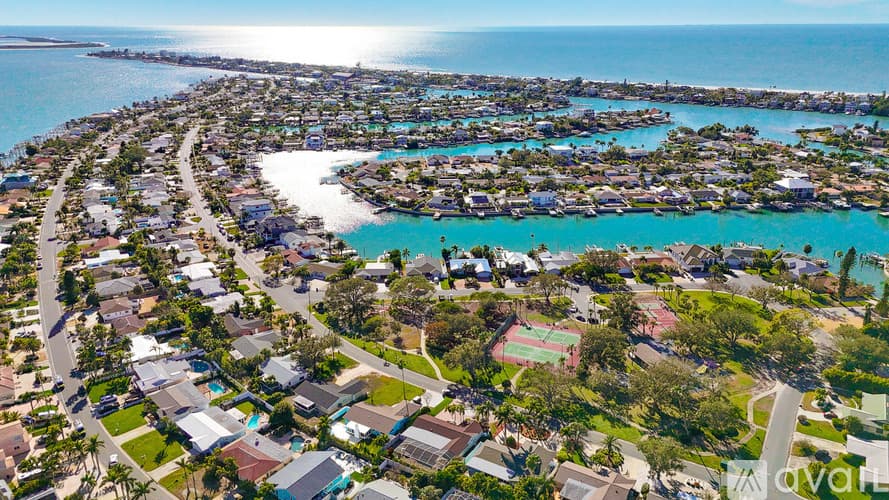 St. Pete Beach House: 3003 W Vina Del Mar Blvd