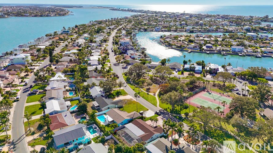 St. Pete Beach House: 3003 W Vina Del Mar Blvd