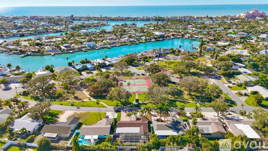 St. Pete Beach House: 3003 W Vina Del Mar Blvd