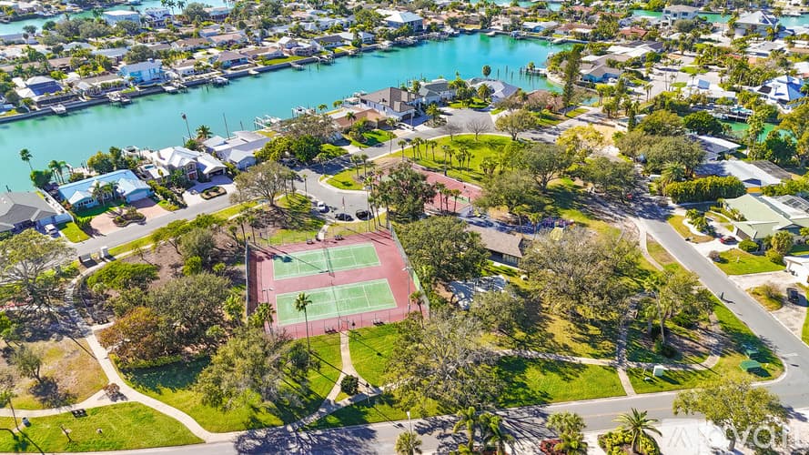 St. Pete Beach House: 3003 W Vina Del Mar Blvd