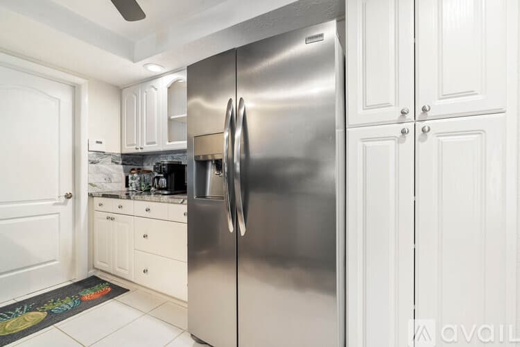 St. Pete Beach House: 3003 W Vina Del Mar Blvd