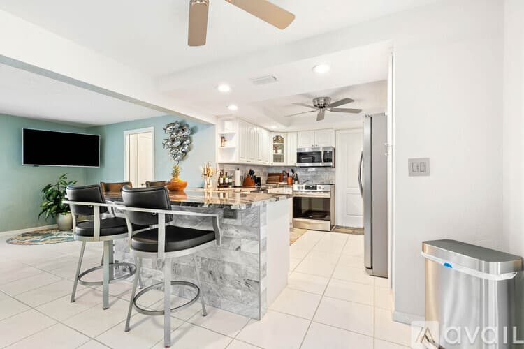 St. Pete Beach House: 3003 W Vina Del Mar Blvd