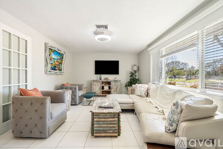 St. Pete Beach House: 3003 W Vina Del Mar Blvd