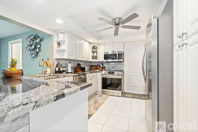 St. Pete Beach House: 3003 W Vina Del Mar Blvd