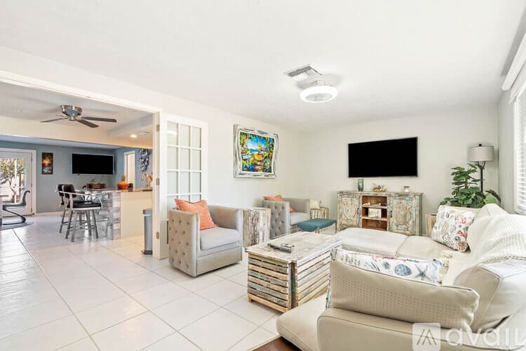 St. Pete Beach House: 3003 W Vina Del Mar Blvd