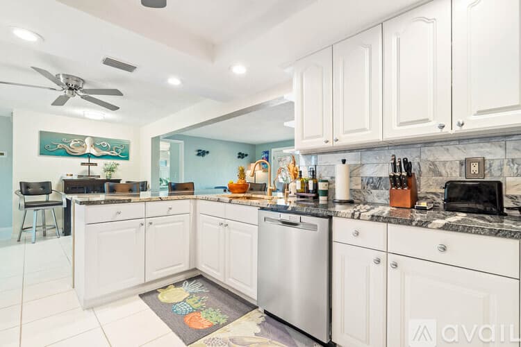 St. Pete Beach House: 3003 W Vina Del Mar Blvd