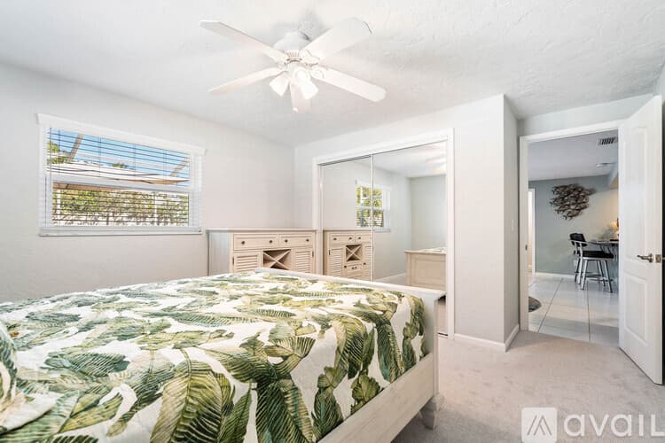 St. Pete Beach House: 3003 W Vina Del Mar Blvd