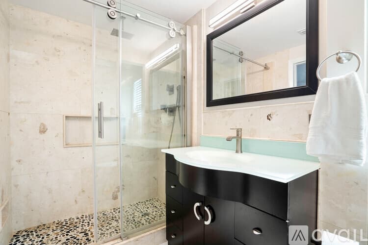 St. Pete Beach House: 3003 W Vina Del Mar Blvd