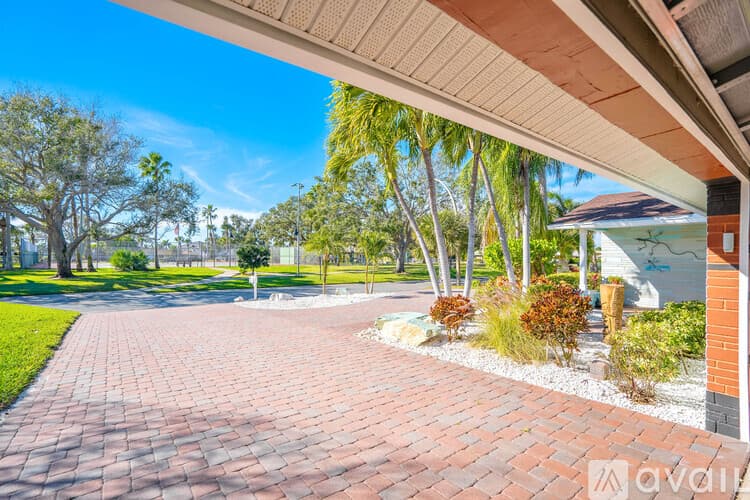 St. Pete Beach House: 3003 W Vina Del Mar Blvd