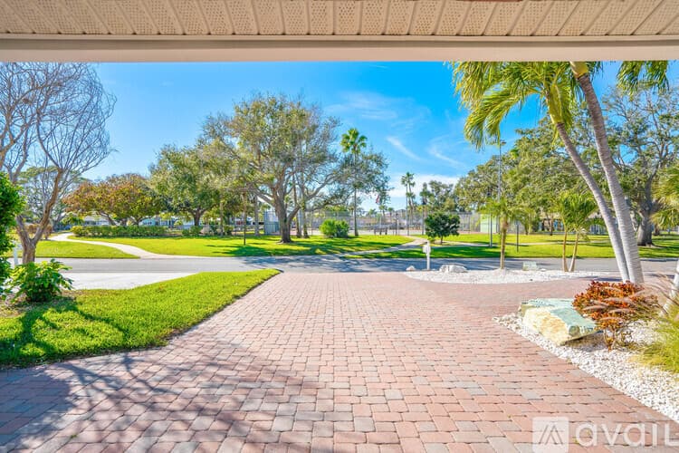 St. Pete Beach House: 3003 W Vina Del Mar Blvd
