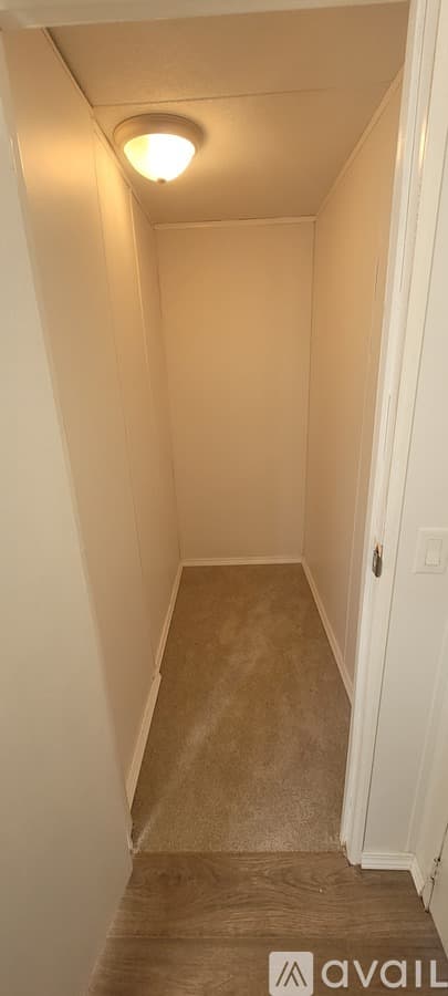 Kathleen House: 120 Linda Sue Ln
