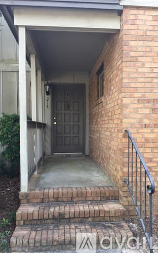 Statesboro House: 214 Westbrooke Dr
