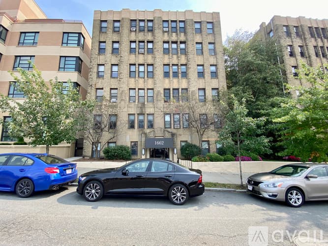 Boston Apartment: 1662 Commonwealth Ave