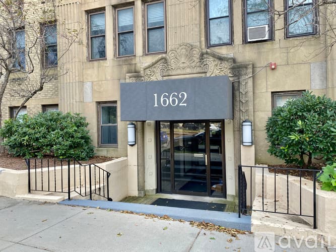 Boston Apartment: 1662 Commonwealth Ave