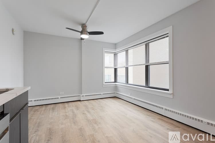 Chicago Apartment: 5858 N Sheridan Rd
