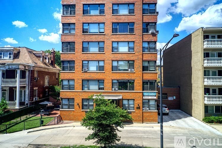 Chicago Apartment: 5858 N Sheridan Rd