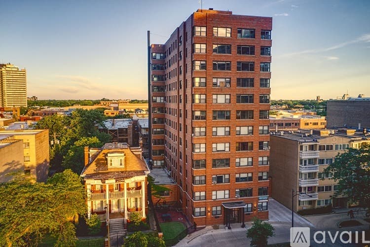 Chicago Apartment: 5858 N Sheridan Rd