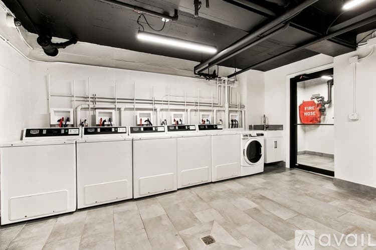 Chicago Apartment: 5858 N Sheridan Rd