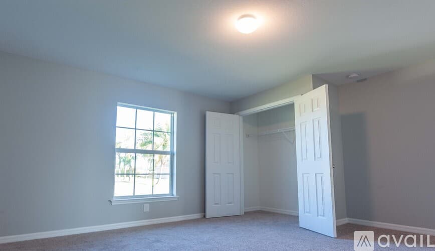 Cape Coral House: 916 SW 24th St