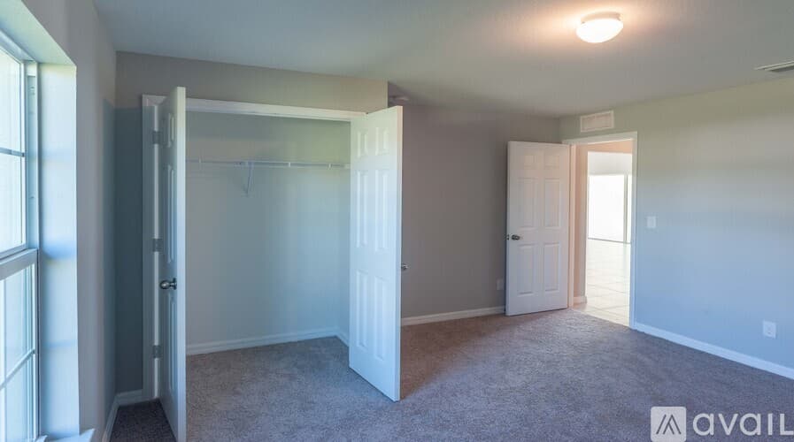 Cape Coral House: 916 SW 24th St