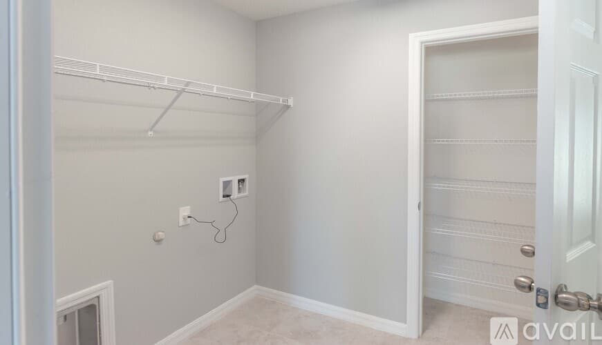 Cape Coral House: 916 SW 24th St
