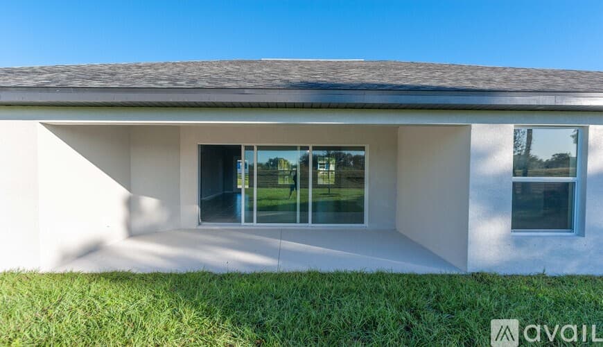 Cape Coral House: 916 SW 24th St