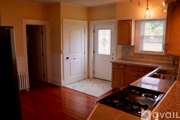 Elmira Apartment: 470 South Ave